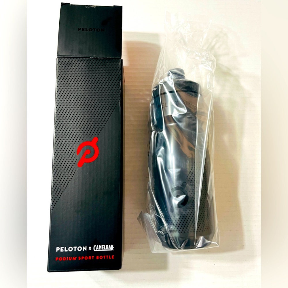 Peloton x CamelBak Water‎ Bottle 24 OZ Podium Sport Bottle New In Box Athleisure